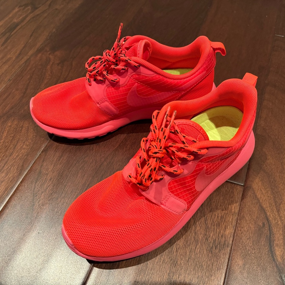 Nike Women’s Roshe Run Hyperfuse “Laser Crimson”